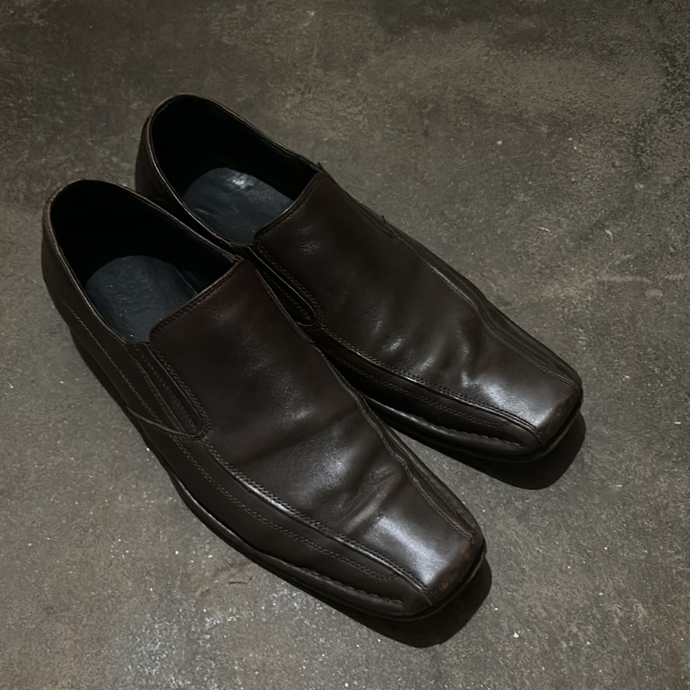 MENS KENNETH COLE "RING N RUN" BROWN LEATHER SLIP ON SHOES SIZE 9.5 LOAFERS - Picture 2 of 6
